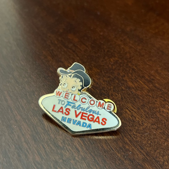 Limited Edition Betty Boop Black Hat Las Vegas Pin - Picture 2 of 7